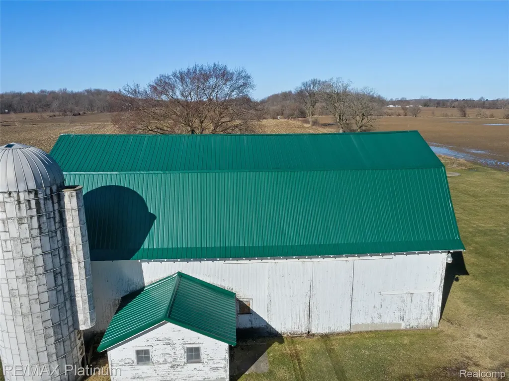 1136 S Nichols Road Clayton Charter Township MI 48473