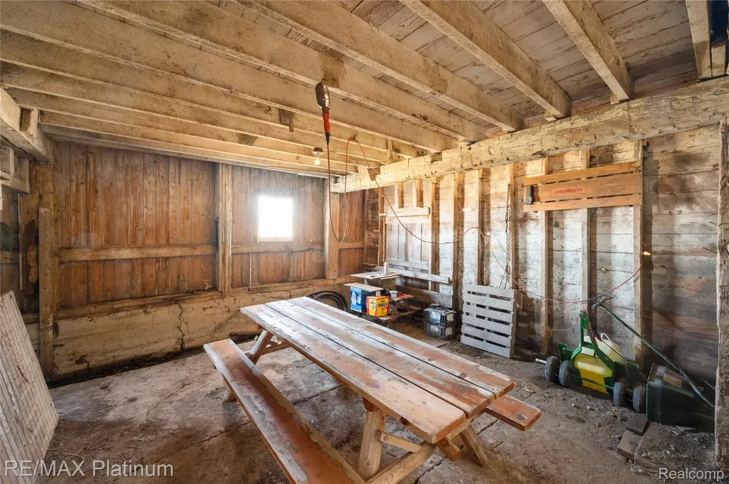 1136 S Nichols Road Clayton Charter Township MI 48473