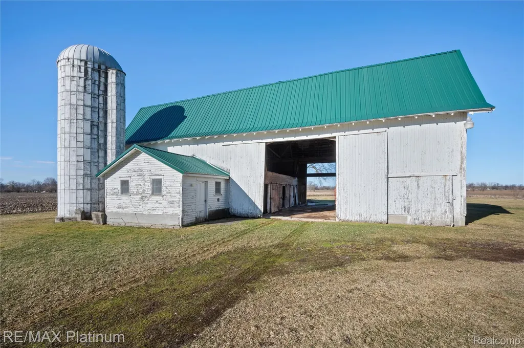 1136 S Nichols Road Clayton Charter Township MI 48473