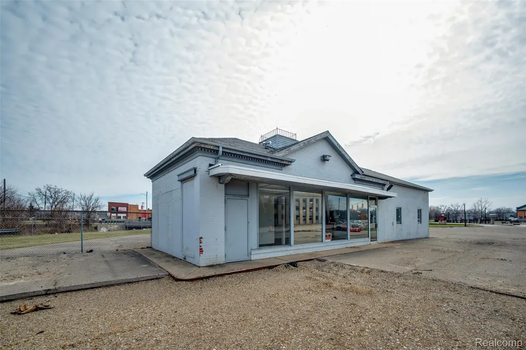 301 S Cooper Street Jackson City MI 49201