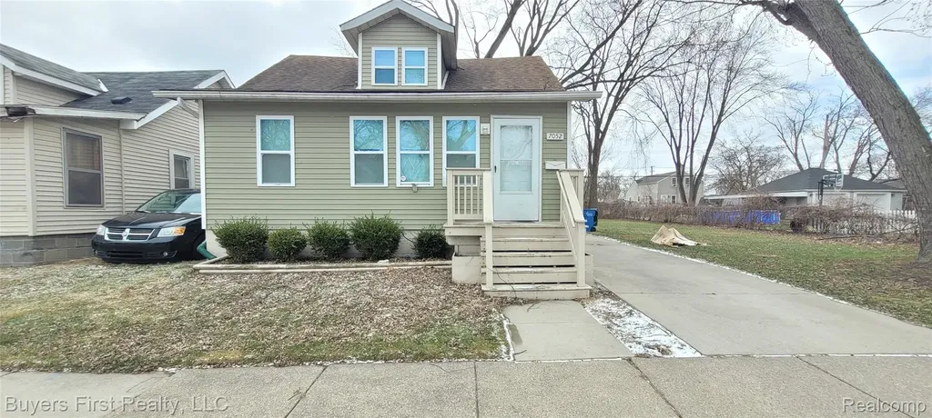 7052 Meadow Avenue Warren City MI 48091