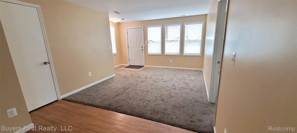 7052 Meadow Avenue Warren City MI 48091