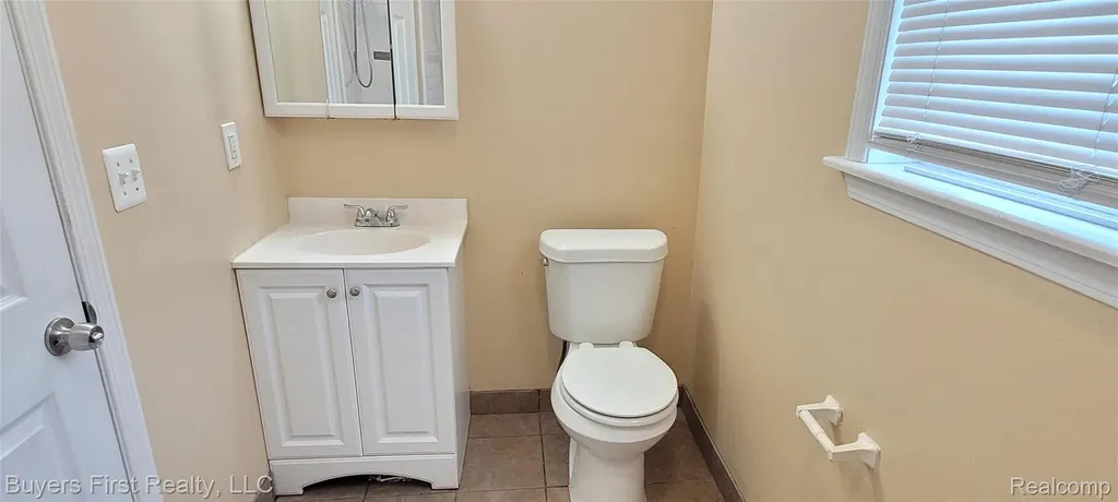 7052 Meadow Avenue Warren City MI 48091
