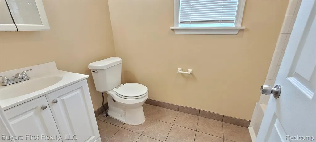 7052 Meadow Avenue Warren City MI 48091