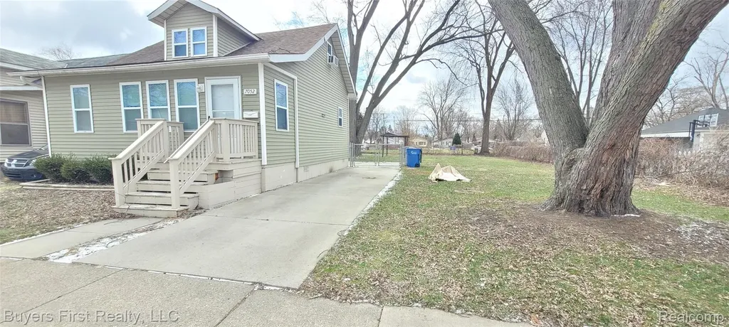 7052 Meadow Avenue Warren City MI 48091