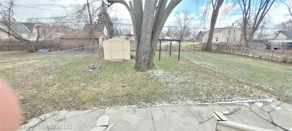 7052 Meadow Avenue Warren City MI 48091