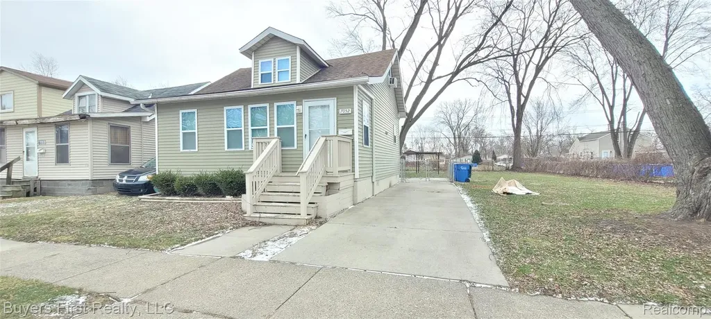 7052 Meadow Avenue Warren City MI 48091