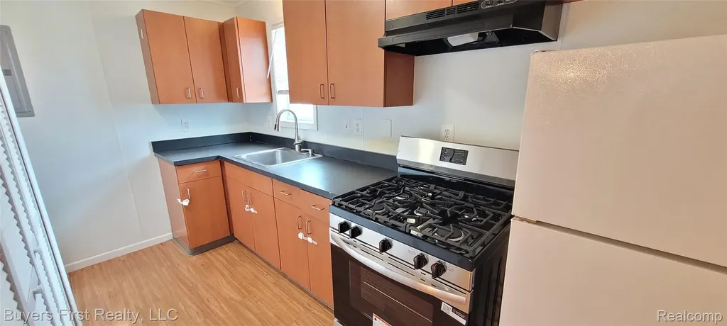 7052 Meadow Avenue Warren City MI 48091