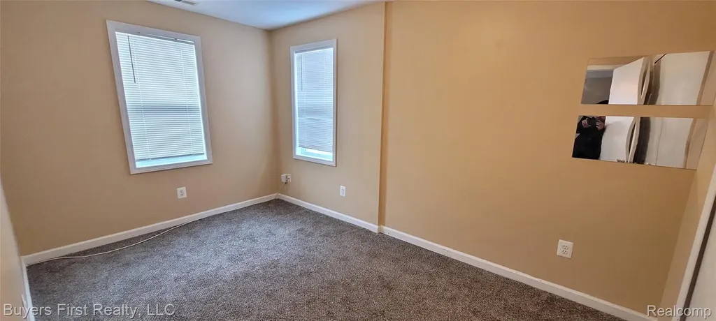 7052 Meadow Avenue Warren City MI 48091