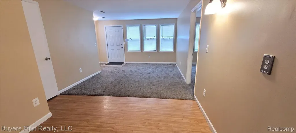 7052 Meadow Avenue Warren City MI 48091