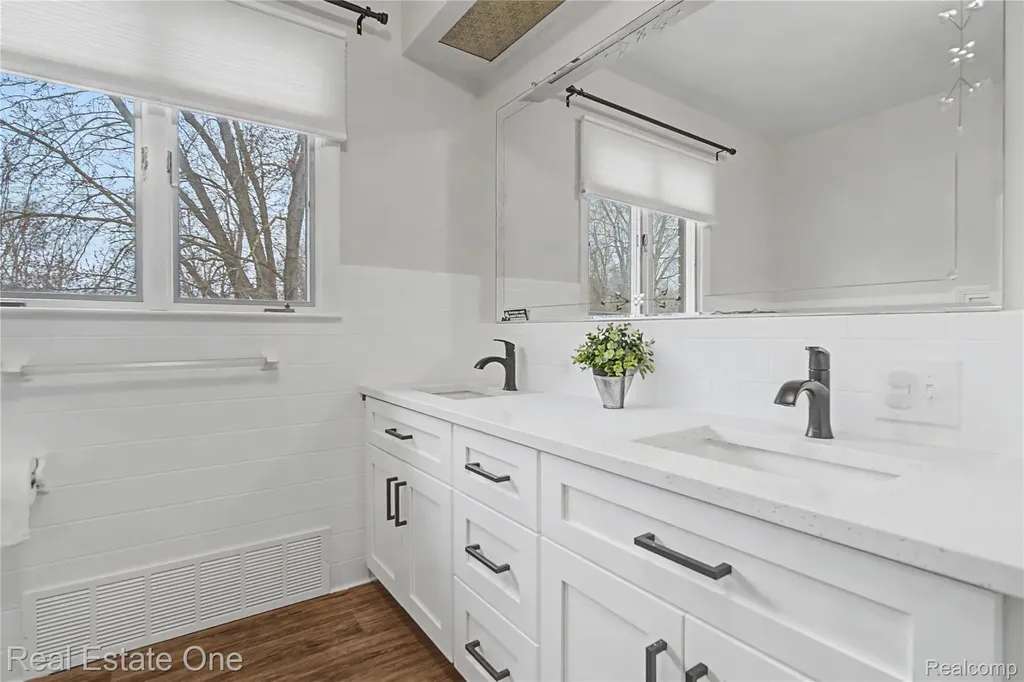 1401 E M 36 Putnam Township MI 48169