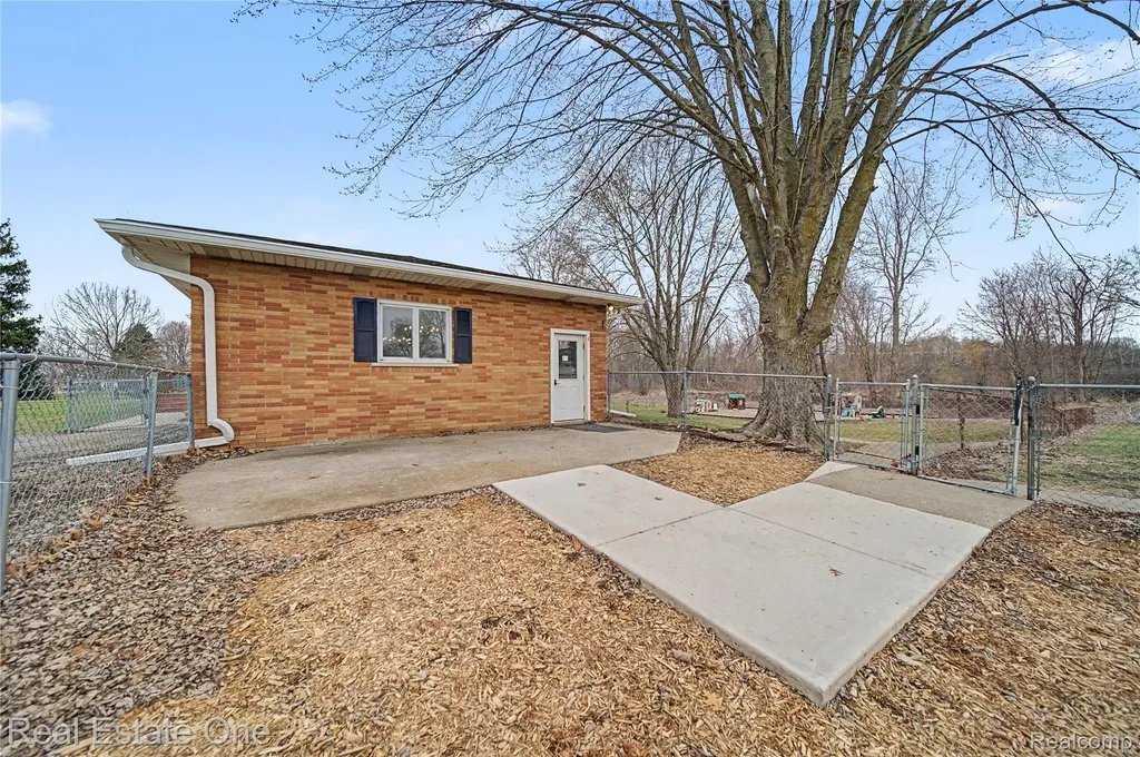 1401 E M 36 Putnam Township MI 48169