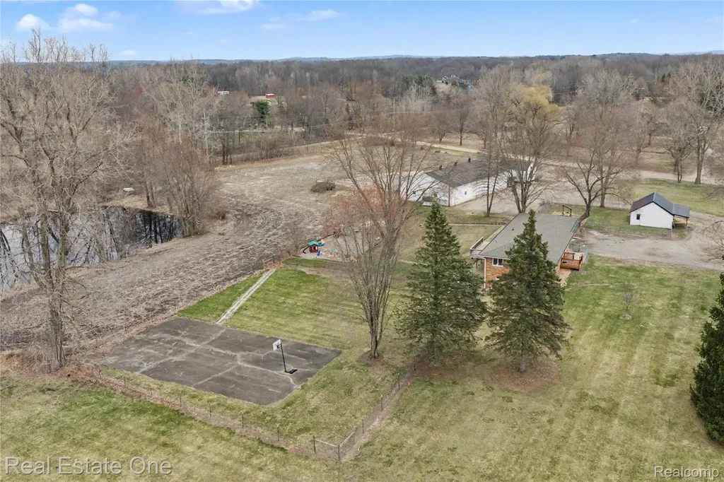 1401 E M 36 Putnam Township MI 48169
