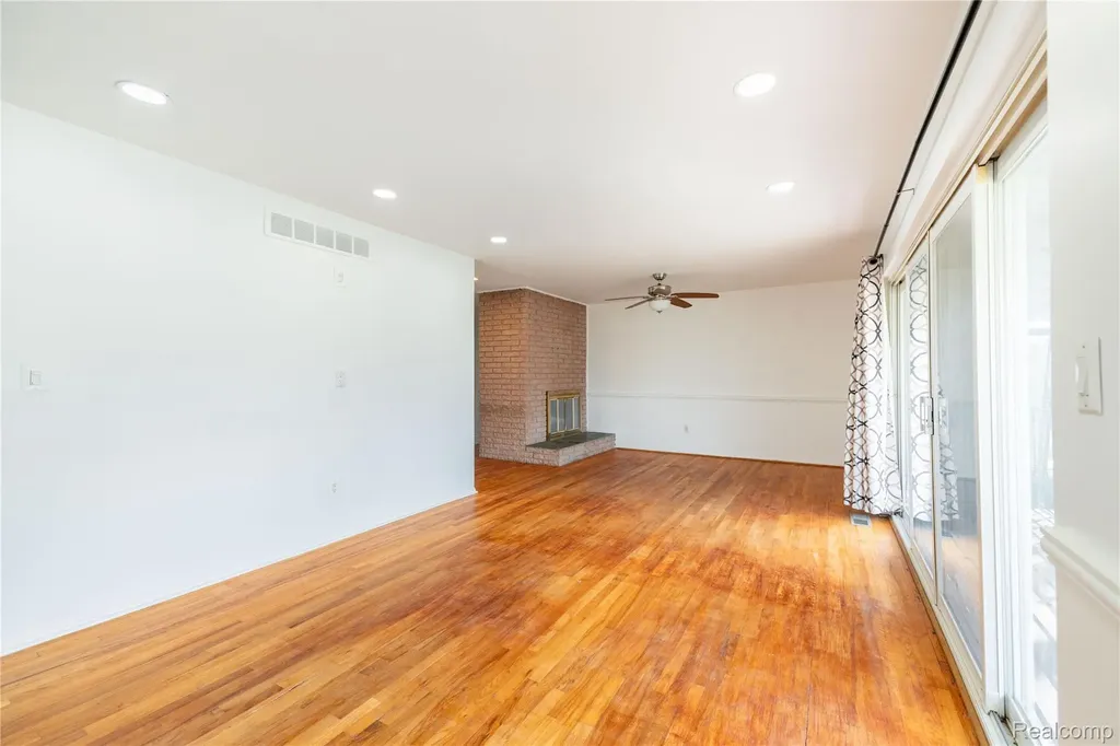 21918 Knudsen Drive Grosse Ile Township MI 48138