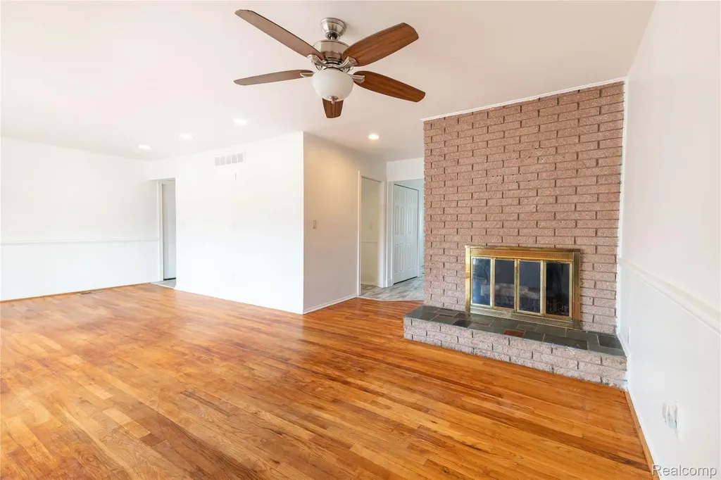 21918 Knudsen Drive Grosse Ile Township MI 48138