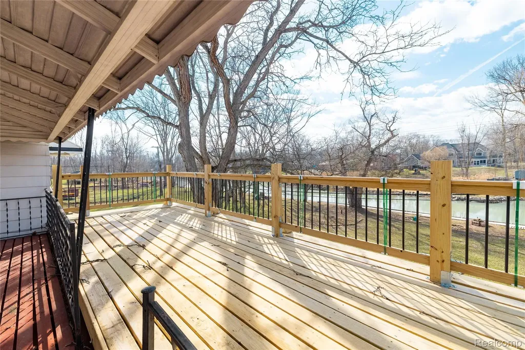 21918 Knudsen Drive Grosse Ile Township MI 48138