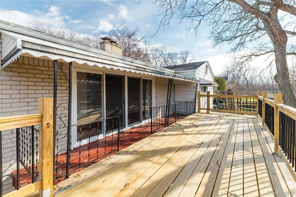 21918 Knudsen Drive Grosse Ile Township MI 48138