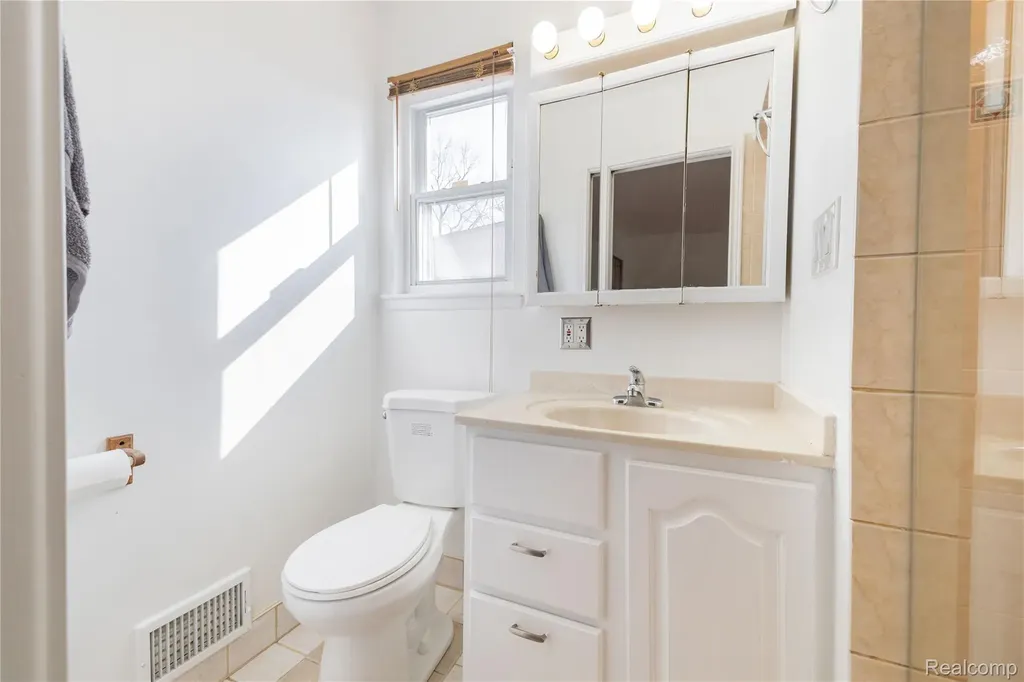21918 Knudsen Drive Grosse Ile Township MI 48138