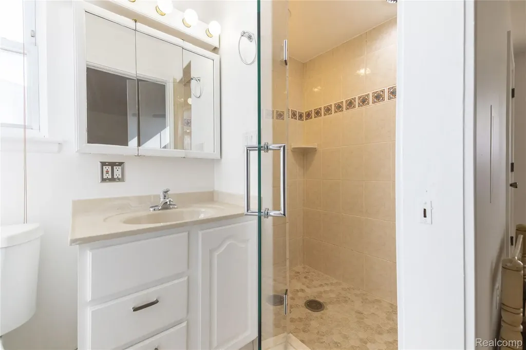 21918 Knudsen Drive Grosse Ile Township MI 48138