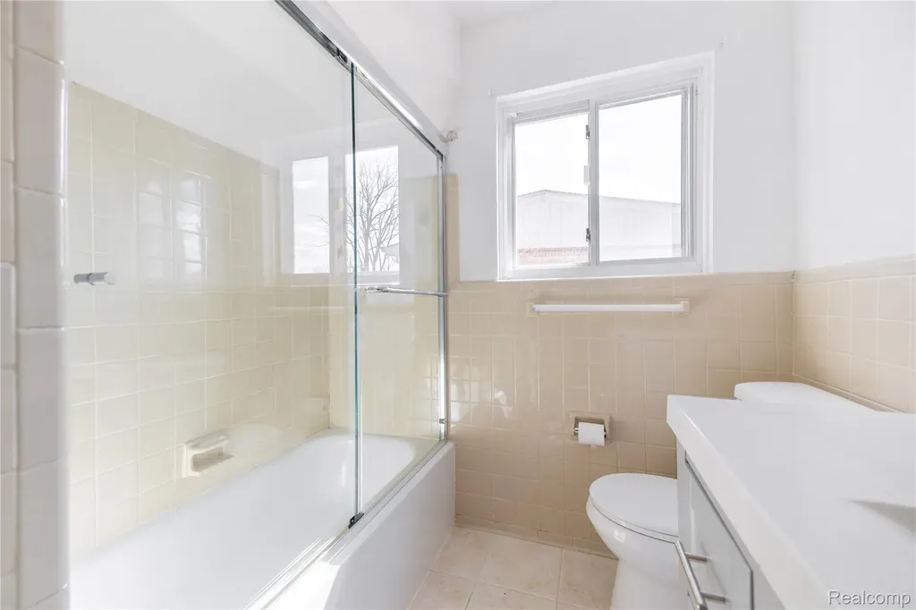 21918 Knudsen Drive Grosse Ile Township MI 48138
