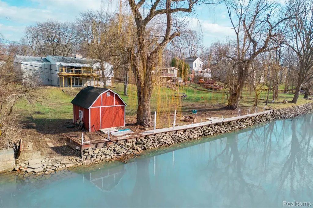 21918 Knudsen Drive Grosse Ile Township MI 48138