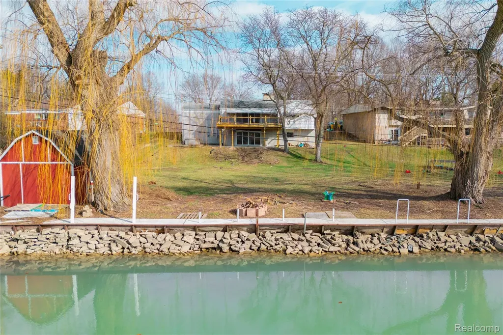 21918 Knudsen Drive Grosse Ile Township MI 48138