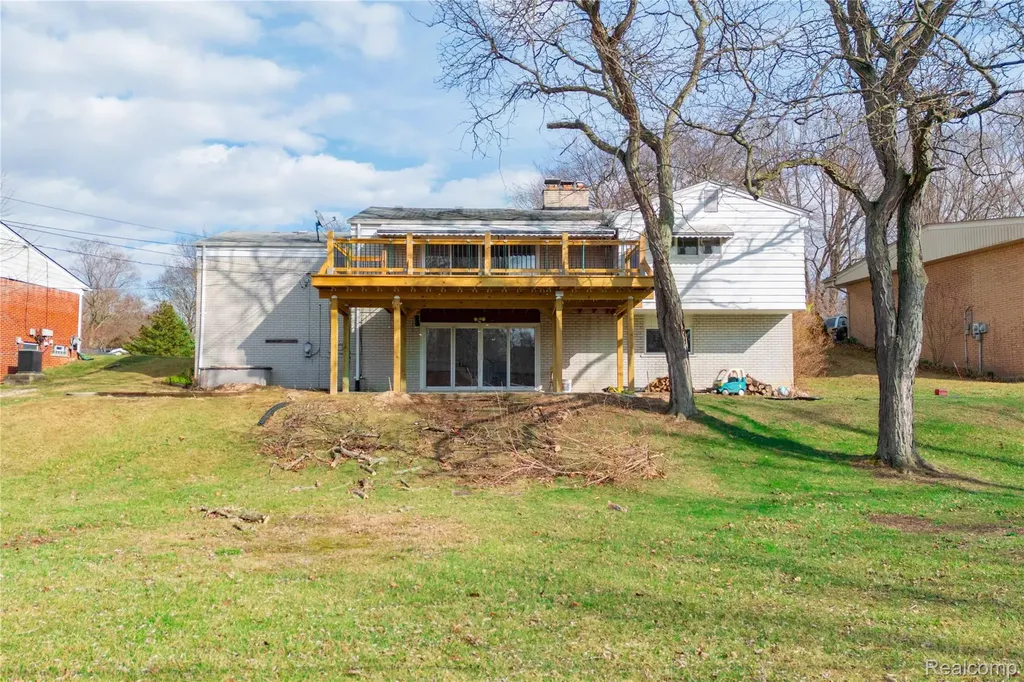 21918 Knudsen Drive Grosse Ile Township MI 48138