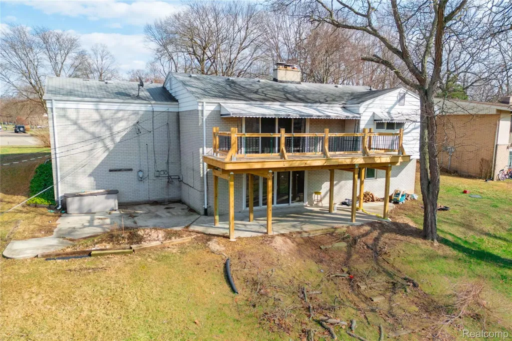 21918 Knudsen Drive Grosse Ile Township MI 48138