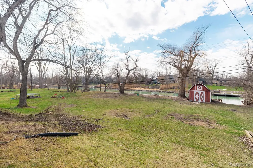 21918 Knudsen Drive Grosse Ile Township MI 48138