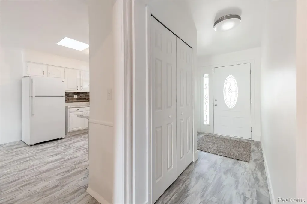 21918 Knudsen Drive Grosse Ile Township MI 48138