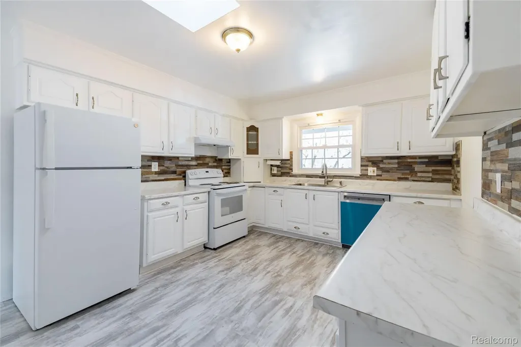 21918 Knudsen Drive Grosse Ile Township MI 48138