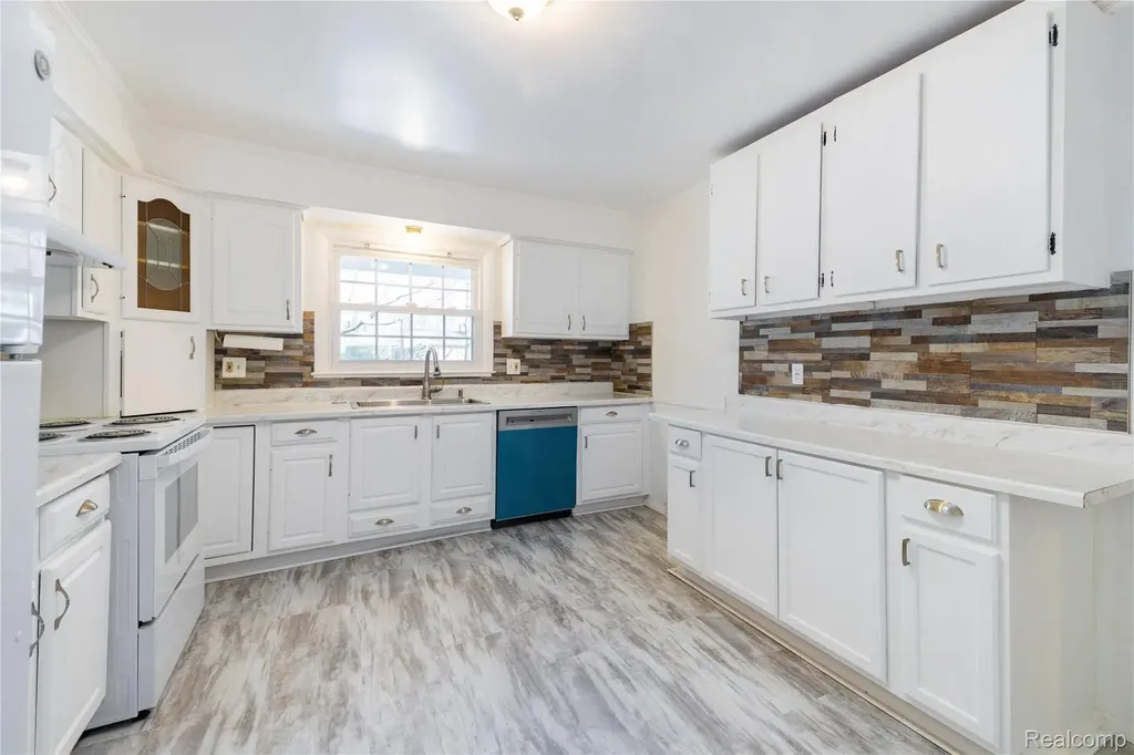 21918 Knudsen Drive Grosse Ile Township MI 48138