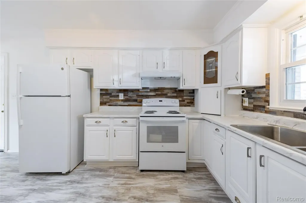 21918 Knudsen Drive Grosse Ile Township MI 48138