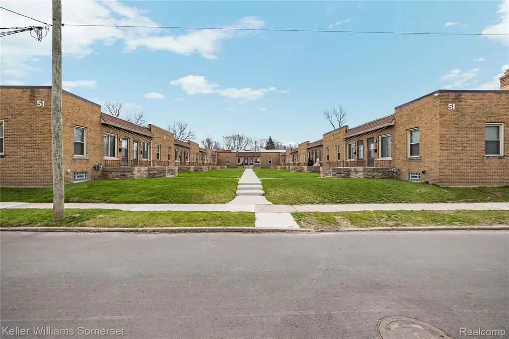 51 Spokane Drive Pontiac City MI 48341