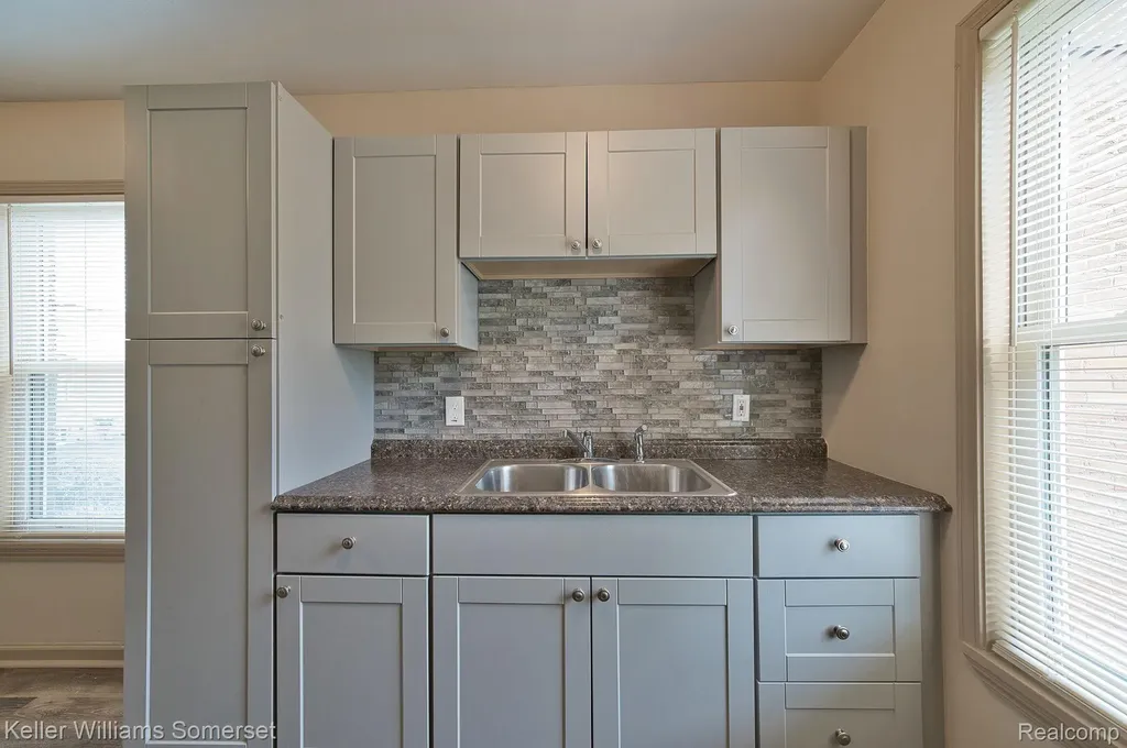 51 Spokane Drive Pontiac City MI 48341