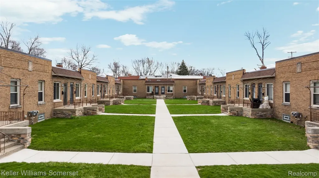 51 Spokane Drive Pontiac City MI 48341