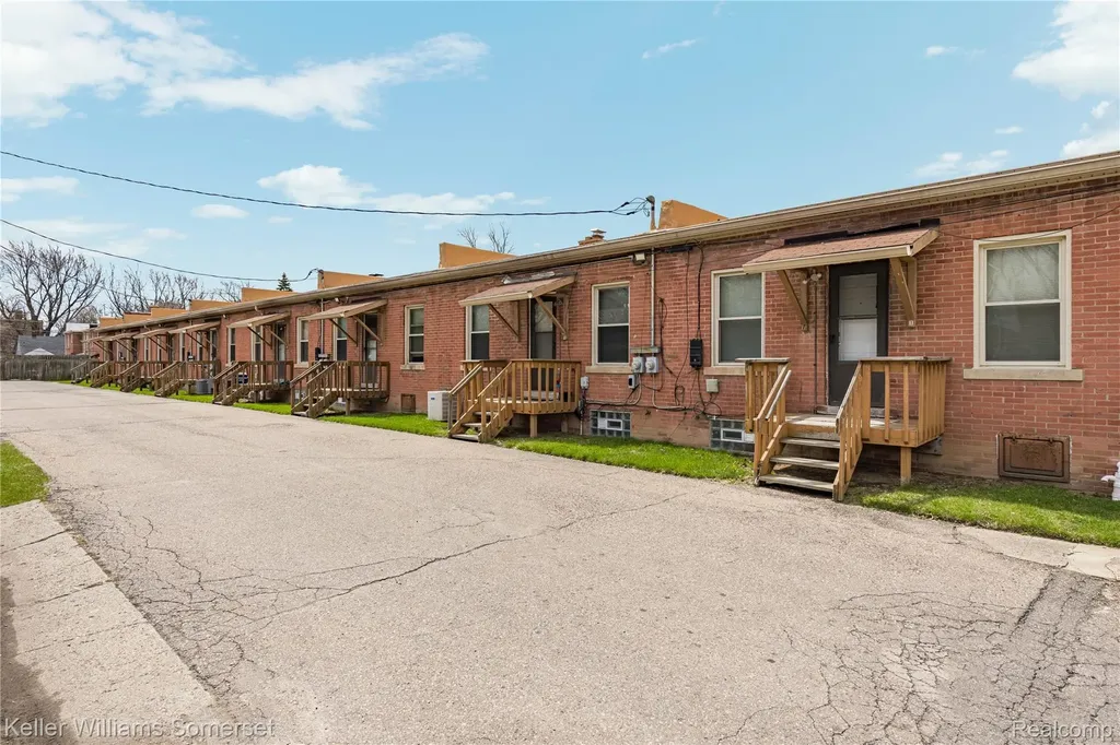 51 Spokane Drive Pontiac City MI 48341