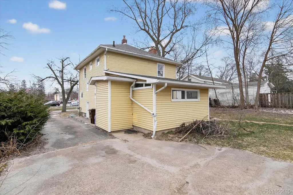 206 N Grinnell Street Jackson City MI 49202