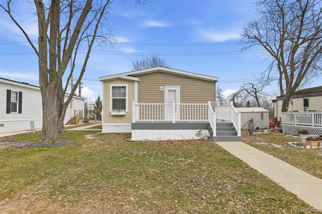 33 Bluebird Hill Drive Orion Charter Township MI 48359