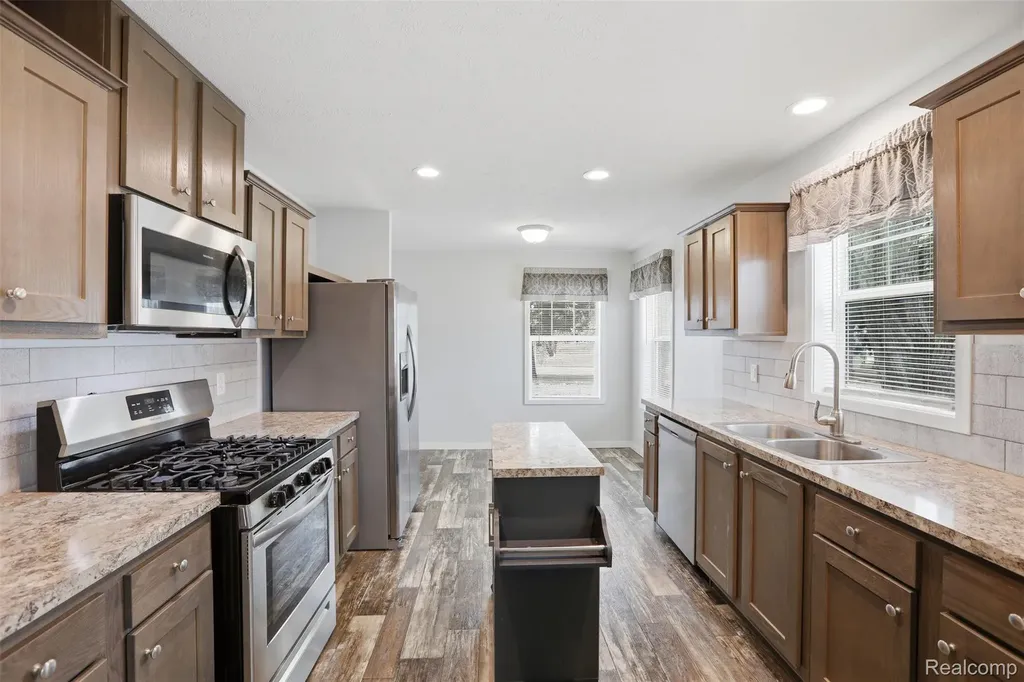 33 Bluebird Hill Drive Orion Charter Township MI 48359
