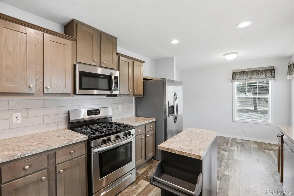 33 Bluebird Hill Drive Orion Charter Township MI 48359
