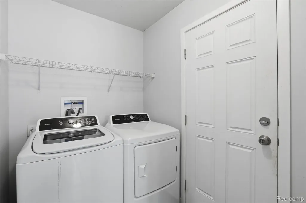 33 Bluebird Hill Drive Orion Charter Township MI 48359