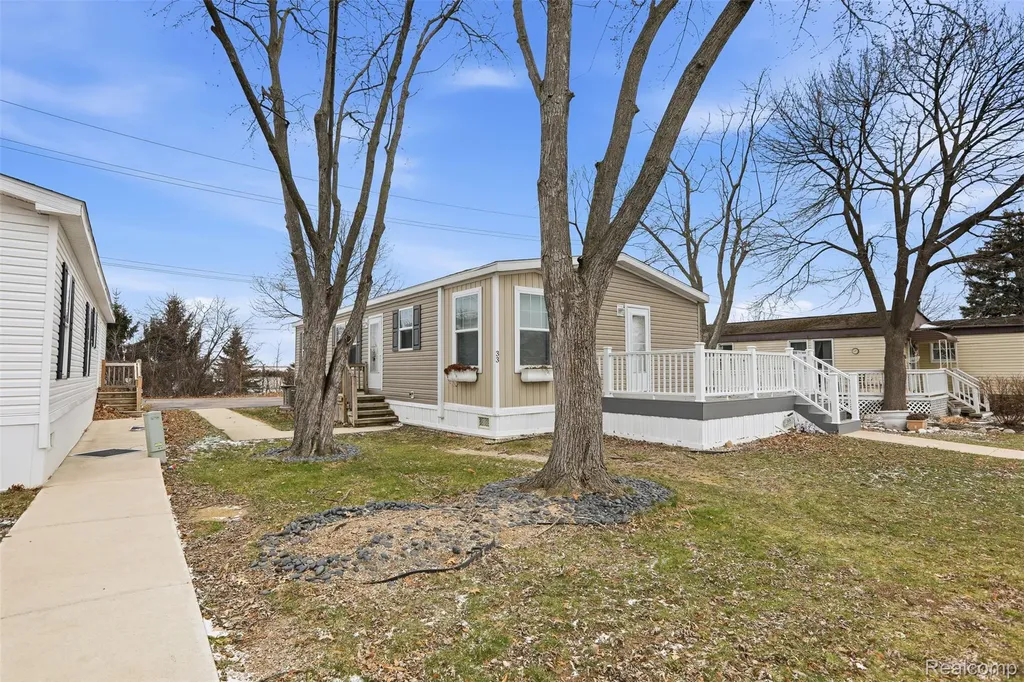 33 Bluebird Hill Drive Orion Charter Township MI 48359
