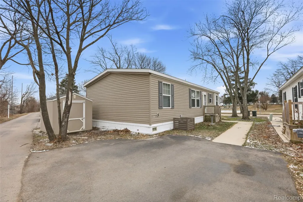 33 Bluebird Hill Drive Orion Charter Township MI 48359