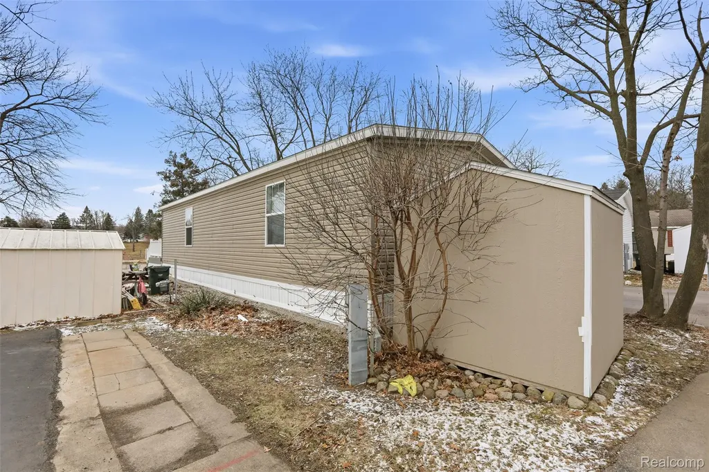 33 Bluebird Hill Drive Orion Charter Township MI 48359