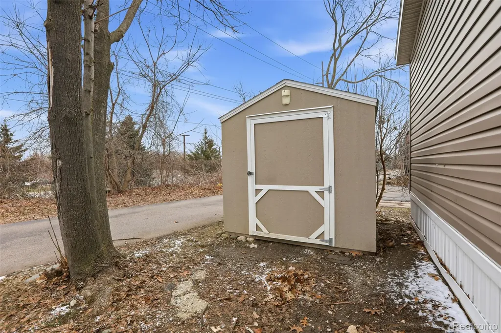 33 Bluebird Hill Drive Orion Charter Township MI 48359