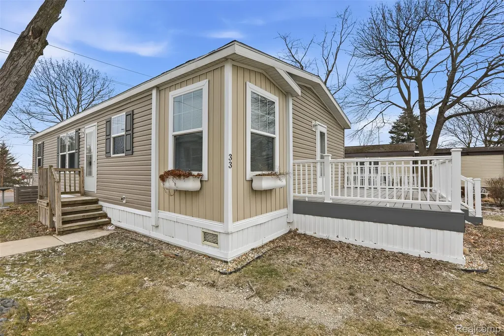 33 Bluebird Hill Drive Orion Charter Township MI 48359