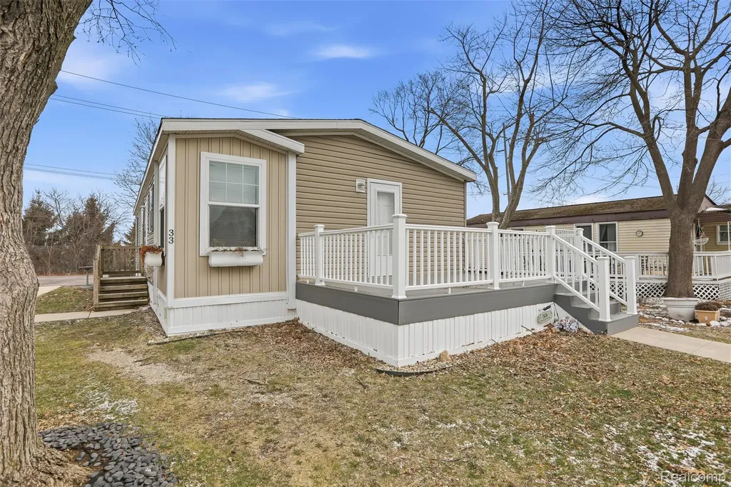 33 Bluebird Hill Drive Orion Charter Township MI 48359