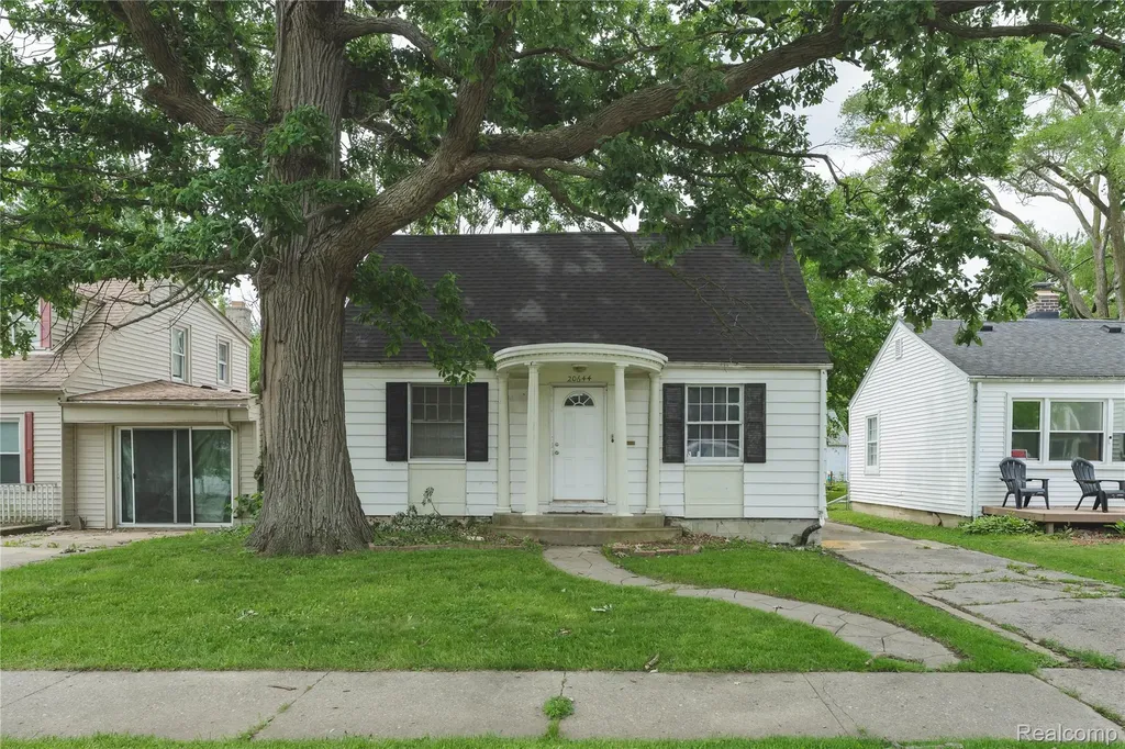20644 Elkhart Street Harper Woods City MI 48225