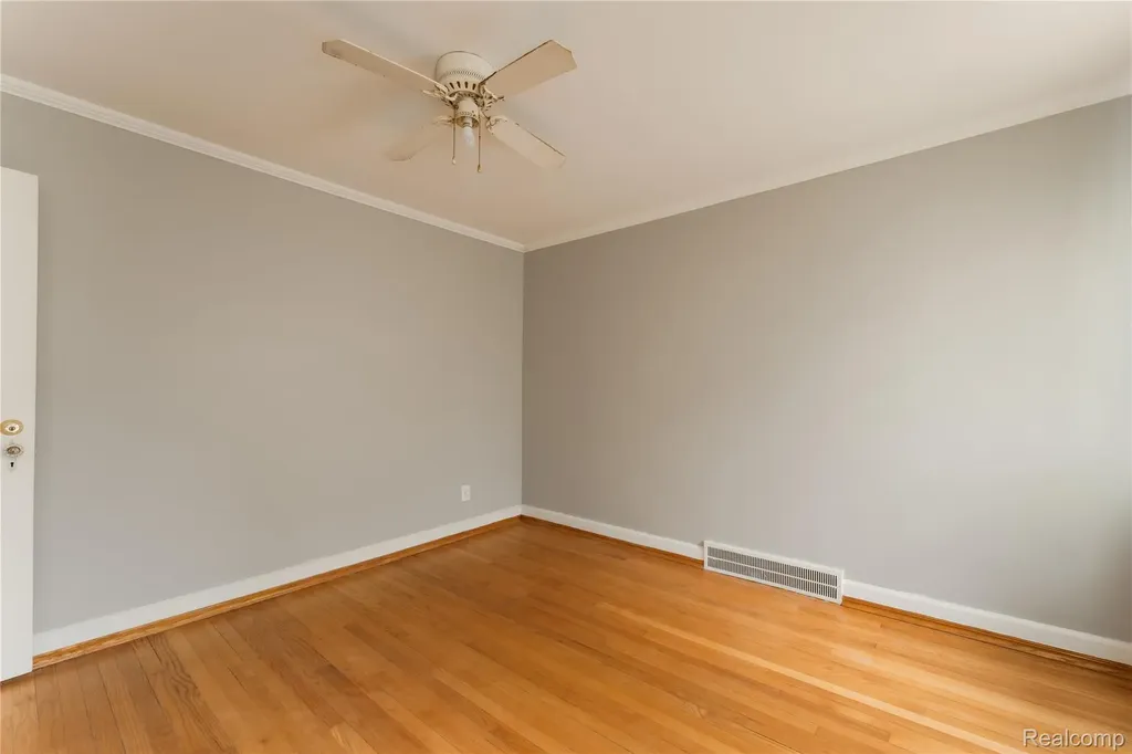 20644 Elkhart Street Harper Woods City MI 48225